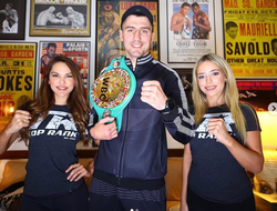 фото - Гвоздик с ринг-гёлз, топ-10 нокаутов Джошуа, сочная половинка Малика Скотта — соцсети 