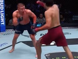 фото - «Один из величайших боёв!» Смотрите видео жестокой битвы на турнире Дэйны Уайта