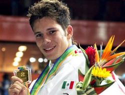 фото - Карлос Куадрас отстоял титул WBC, дебютировав в США