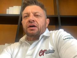 фото - Тренер Дю Плесси: «Всё это фигня! Будем драться с Чимаевым»