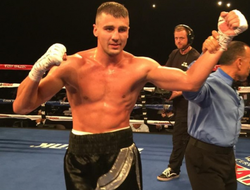 фото - Гвоздик против Чилембы в андеркарде у Ковалёва и Уорда?