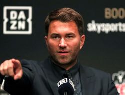 фото - Поделят 50 на 50. Эдди Хирн готовится к переговорам по бою Джошуа–Фьюри