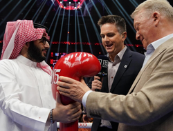 фото - До Фьюри именно он дал самый крутой бой Усику. Джошуа не о том думает — Уоррен