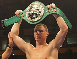 фото - Сергей Рабченко отстоял титулы, повторно побив Брэдли Прайса