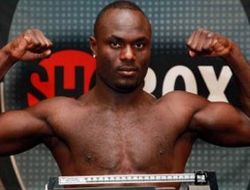 фото - Латиф Кайоде избежал дисквалификации, остановив Мендосу