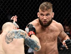 фото - Стивенс нокаутировал Эмметта в главном бою UFC on Fox 28
