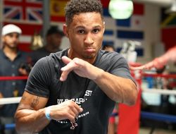 фото - Риджис Прогрейс продолжает готовиться к бою с Хукером в надежде на позитивные новости