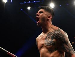 фото - Потенциальный соперник Головкина без блеска прошёл небитого итальянца