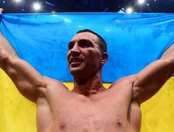 фото - Владимир Кличко раскритиковал Ломаченко. Всё из-за флага