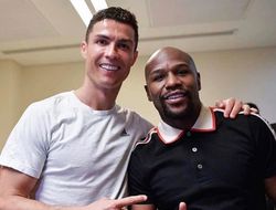 фото - Мэйуэзер и Криштиану, Сехудо шлёпнул змею, Тёрман играет на флейте — соцсети