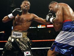 фото - Видео: как Майорга «троллил» Мосли и оказался в нокауте