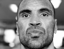 фото - Рой Джонс: «Мандин может устроить Мэйуэзеру тяжелейший бой»