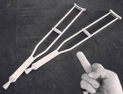 фото - Вести из соцсетей: Фергюсон послал костыли, Рой Джонс оседлал скакуна, Беринчик вспомнил былое