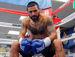 фото - Лукас Маттиссе готовится к бою с Мэнни Пакьяо в пустыне: видео