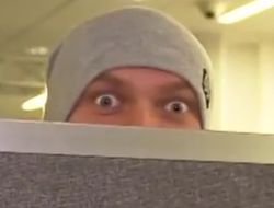 фото - Усик «шпионил» за Тони Беллью из укрытия, был разоблачён и всех повеселил: видео