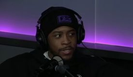 Дэвис обратился к Хэйни: «Девин, ты что, избегаешь меня?»