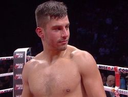 фото - Давид Лемьё семь раз уронил и остановил Хосе Мигеля Торреса