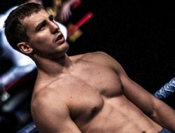 фото - Александр Гвоздик травмировал и легко прошёл Франсиско Сиерру