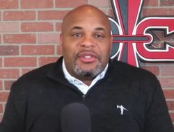 фото - Кормье удивился прогнозу букмекеров в бою Маддалена – Махачев 