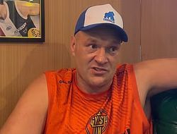 фото - Фьюри оценил шансы Верхувена в бою с Усиком