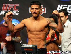 фото - Дос Аньос – о возможном реванше с Нурмагомедовым