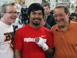 фото - Роуч и Арум едины: Мэнни Пакьяо победит Флойда Мэйуэзера