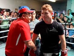 фото - Тренер: «Альварес не допустит ошибки Де Ла Хойи и Котто»