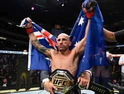 фото - Конец трилогии. Волкановски разбил Холлоуэя на UFC 276