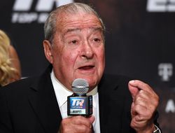 фото - Боб Арум не против реванша Лопеса и Ломаченко: Я расскажу им о финансах, пусть решают сами