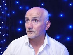 фото - «Плечи всегда будут его подводить». Барри Макгуиган — о Ломаченко, легковесах и поединке Джошуа – Усик