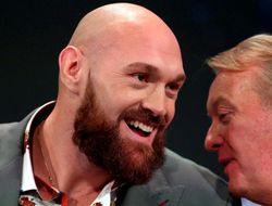 фото - Обозреватель жёстко сцепился с промоутером Фьюри — всё из-за Чисоры