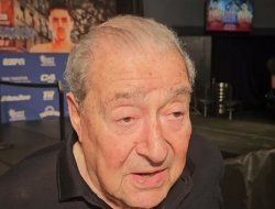 фото - Арум оберегает Ломаченко от боя со Стивенсоном? Ответ промоутера