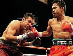 фото - Мэйуэзера вынудили подписать контракт на бой с Пакьяо, считает Де Ла Хойя