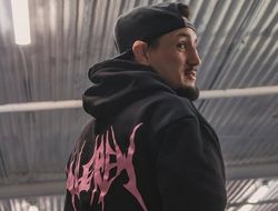 фото - Два бойца уволены из UFC