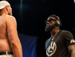 фото - Тайсон Фьюри и Деонтей Уайлдер выдали «рекордную» битву взглядов: видео