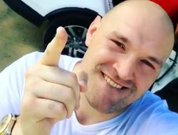 фото - Фьюри: Я без гроша в кармане, живу на пособие