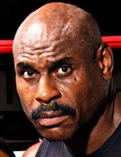 Оливер Макколл