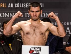 фото - Бетербиев вернулся, расправившись с Мадерной