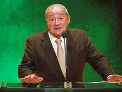 фото - «Сильно изношен». Арум усомнился в победе Головкина над Муратой