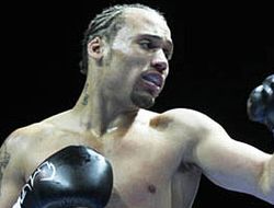 фото - Вернон Пэрис против Пендарвиса; Крис ван Херден вернётся в апреле 