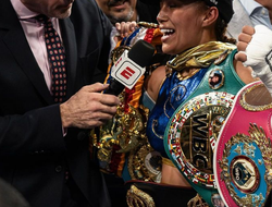 фото - Обновился женский паунд по версии The Ring. Спорное решение в пользу Эстрады