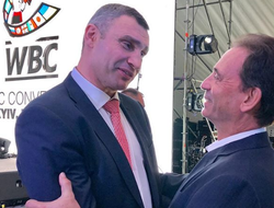 фото - Фото с киевского Конгресса WBC, встреча Уайлдера и Фьюри, танец Беринчика — соцсети