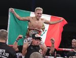 Элвин Сото победил Карлоса Буйтрахо и защитил чемпионский титул