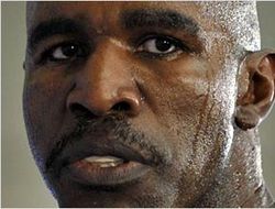 фото - Пакьяо победил Мэйуэзера, считает Эвандер Холифилд