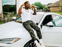 фото - «Его сердце не чисто». е-Чарло — о рисках и заработках «чёрных бойцов» с Де Ла Хойей