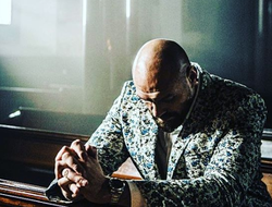 фото - Жервонта грубо обошёлся с супругой, Фьюри в церкви, Беринчик с парашютом — соцсети 