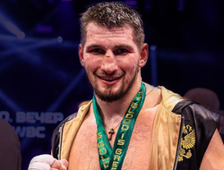 фото - Ломаченко дразнит Лопеса, Папин стал претендентом для Макабу, Кремлёв лично восстанавливает Бетербиева — соцсети 