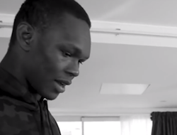 фото - Адесанья сделал прогноз на главный бой UFC 297