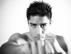 фото - Джесси Варгас победил Рэя Нарха