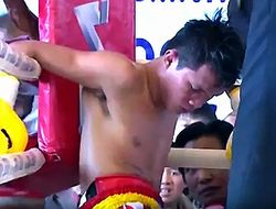 фото - Тайский проспект госпитализирован после потери сознания в ходе боя: видео